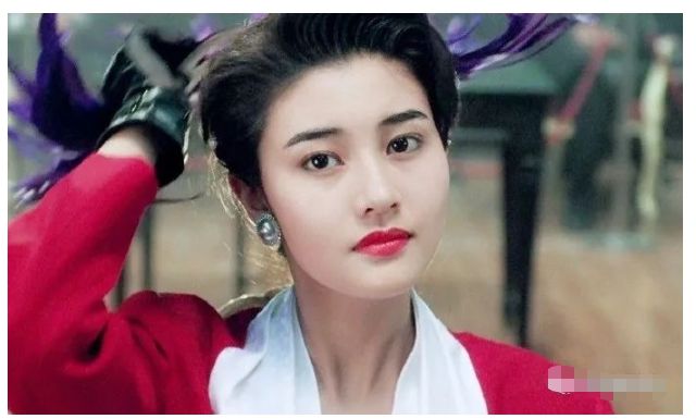 kaiyun网页版被老头娶回家的4位女星个个都是绝世美人却鲜花插在牛粪上!(图6)