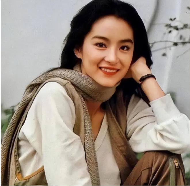 kaiyun网页版被老头娶回家的4位女星个个都是绝世美人却鲜花插在牛粪上!(图10)