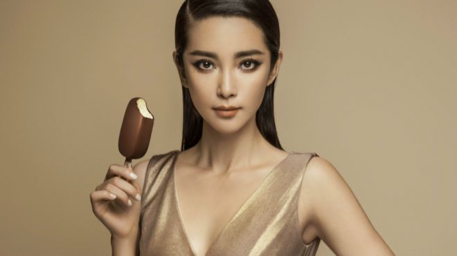 kaiyun网页版被老头娶回家的4位女星个个都是绝世美人却鲜花插在牛粪上!(图1)