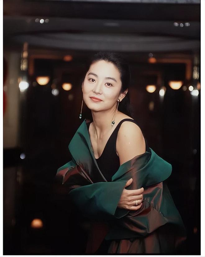 kaiyun网页版被老头娶回家的4位女星个个都是绝世美人却鲜花插在牛粪上!(图11)