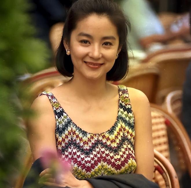 kaiyun网页版被老头娶回家的4位女星个个都是绝世美人却鲜花插在牛粪上!(图17)