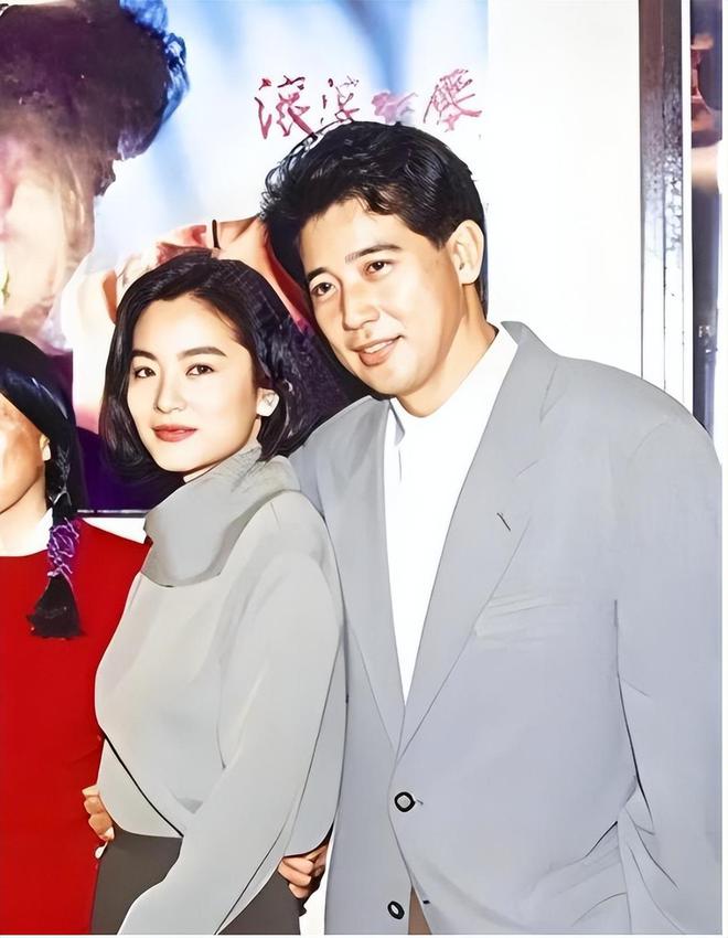 kaiyun网页版被老头娶回家的4位女星个个都是绝世美人却鲜花插在牛粪上!(图18)