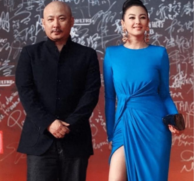 kaiyun网页版被老头娶回家的4位女星个个都是绝世美人却鲜花插在牛粪上!(图30)