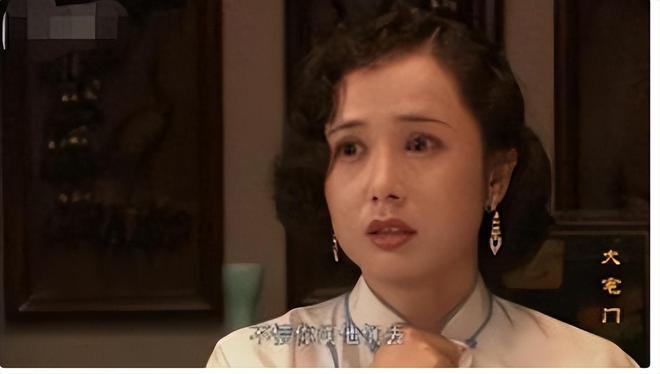 kaiyun网页版被老头娶回家的4位女星个个都是绝世美人却鲜花插在牛粪上!(图28)