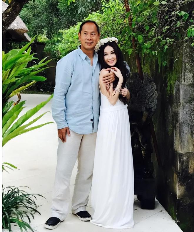 kaiyun网页版被老头娶回家的4位女星个个都是绝世美人却鲜花插在牛粪上!(图44)