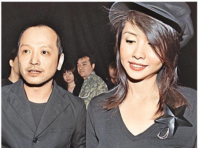 kaiyun网页版被老头娶回家的4位女星个个都是绝世美人却鲜花插在牛粪上!(图54)