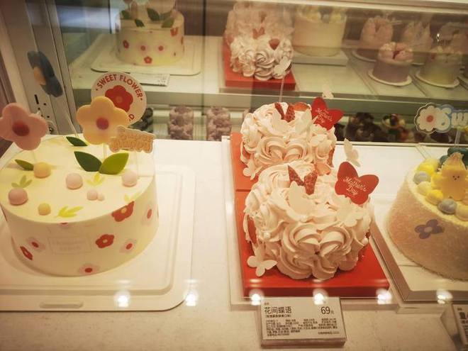当母亲节遇上护士节鲜花店和蛋糕店开始忙芍药、康乃馨上C位(图1)