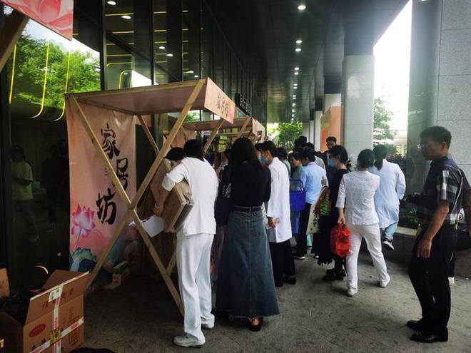 当母亲节遇上护士节鲜花店和蛋糕店开始忙芍药、康乃馨上C位(图4)