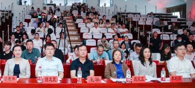 职工心向党启航新征程——中关村丰台园2024年“五月的鲜花”职工文艺汇演圆满举办(图1)