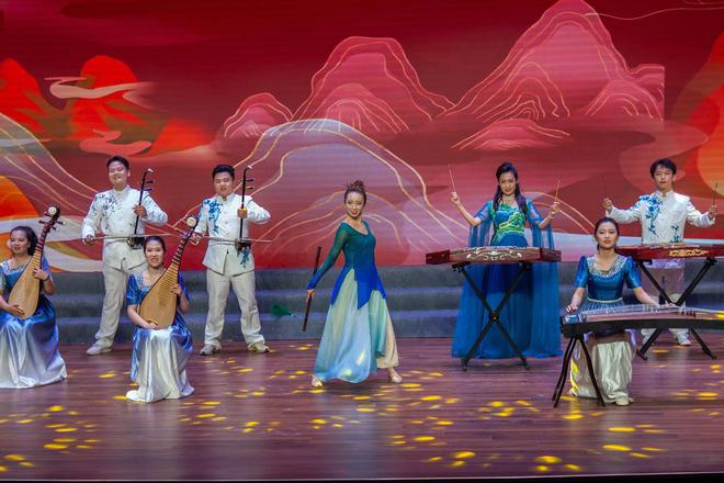 “五月的鲜花”文艺演出在济宁职业技术学院举办(图5)