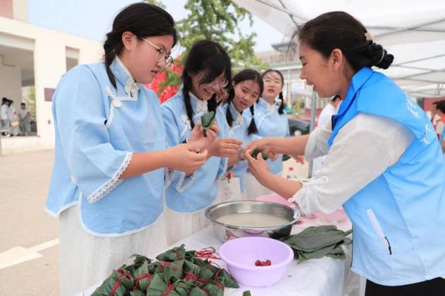 顺义区胜利街道举办“五月的鲜花”文艺汇演进校园活动(图3)