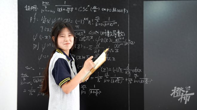 姜萍妈妈回老家:母女开心庆贺父亲手捧鲜花亲戚一起大团聚(图7)