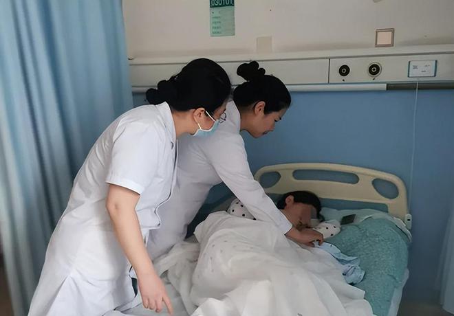 夏邑县第二人民医院:产科温情暖人心锦旗鲜花表谢意(图1)