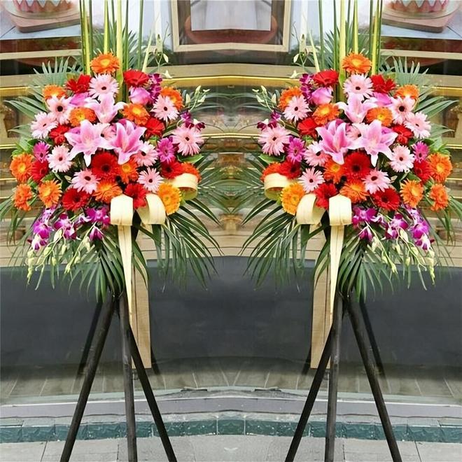 死不起山东4岁小孩去世殡仪馆20盆鲜花收138万母亲又哭晕(图4)