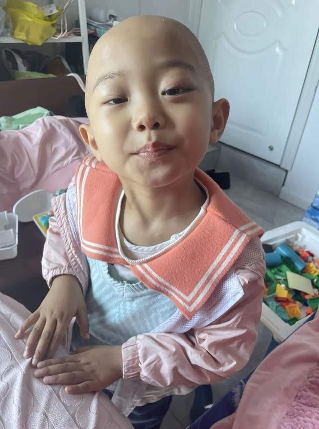 死不起山东4岁小孩去世殡仪馆20盆鲜花收138万母亲又哭晕(图3)