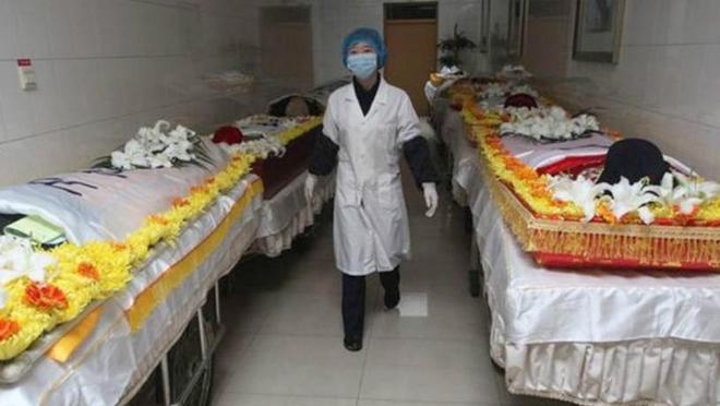 死不起山东4岁小孩去世殡仪馆20盆鲜花收138万母亲又哭晕(图5)