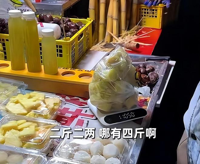 死不起山东4岁小孩去世殡仪馆20盆鲜花收138万母亲又哭晕(图8)