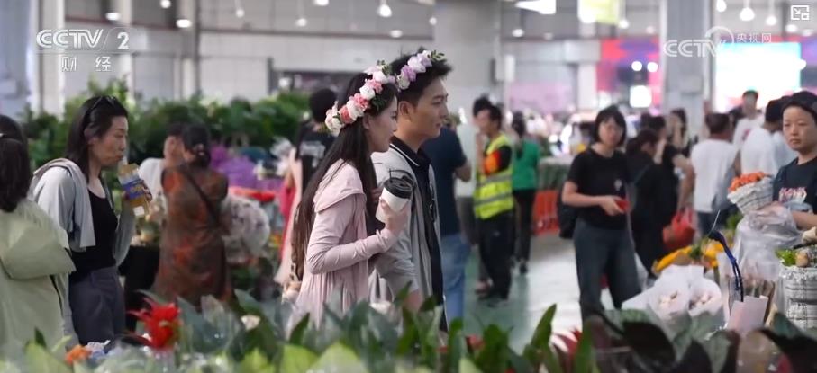 七夕催热鲜花市场浪漫经济点燃消费热情(图3)