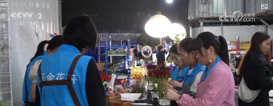 七夕催热鲜花市场浪漫经济点燃消费热情(图2)