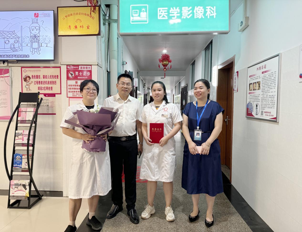 江华妇幼：鲜花献礼致敬白衣天使(图2)