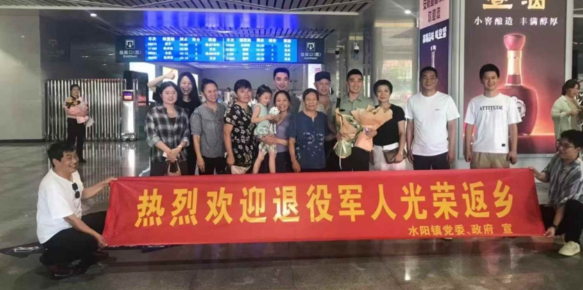 鲜花！横幅！给足仪式感！(图1)