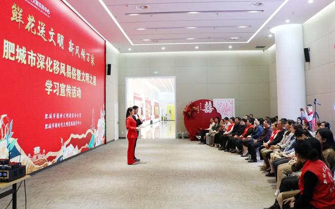 鲜花送文明新风传万家——肥城开展深化移风易俗文明之星学习宣传活动(图1)