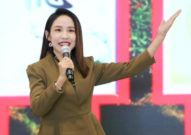 鲜花送文明新风传万家——肥城开展深化移风易俗文明之星学习宣传活动(图4)
