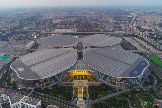 68万盆鲜花装点第七届进博会场馆景观装饰“定妆”(图1)