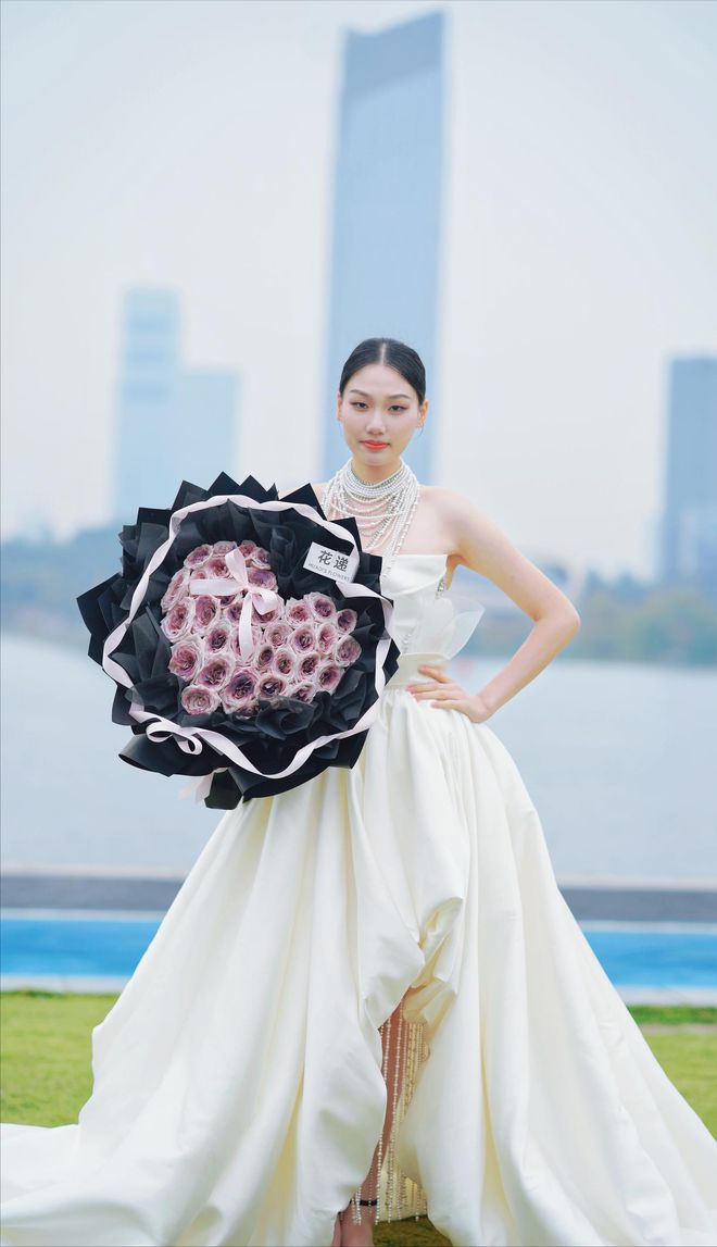 花递鲜花：时尚美学弥漫锦绣蓉城！2024国际超模大赛芬芳闪耀(图8)
