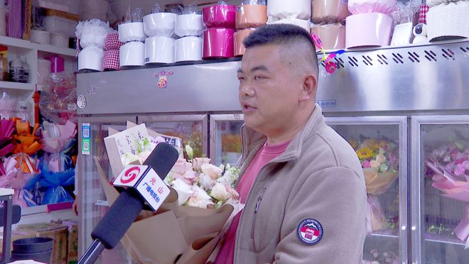 光山县城花卉店：鲜花扮靓幸福生活(图2)