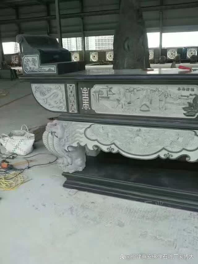 石雕供桌与石雕花卉的搭配：生机盎然增添自然之美(图3)