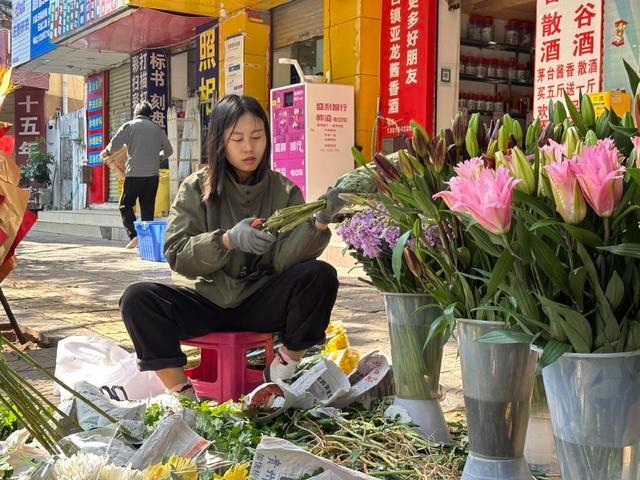 昆明鲜花市场情人节热销花价上涨供销两旺(图2)