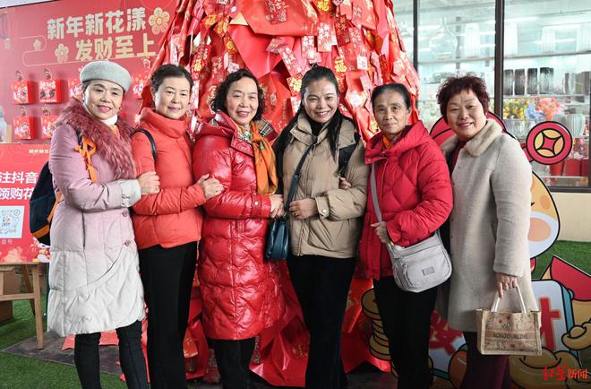 成都花卉市场春节前“大红大紫”！商家：一天销量顶平常一两个月(图4)