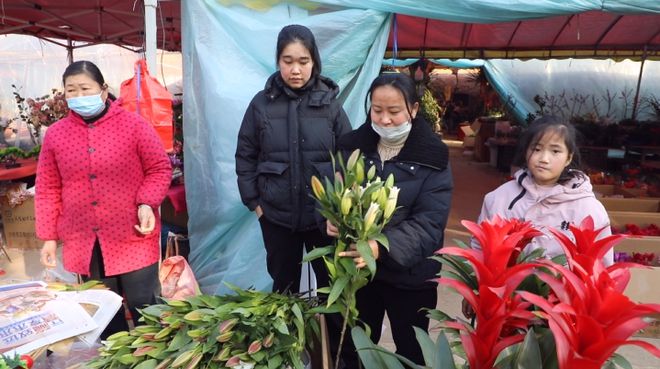 河南淮滨：年味渐浓花卉市场日渐火热(图2)