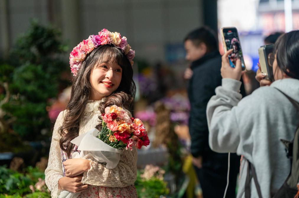 “亚洲花都”年宵花销售火爆(图1)