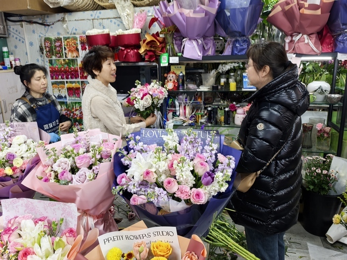 三八妇女节济南花卉市场迎来消费热潮_今日头条_大众网(图4)