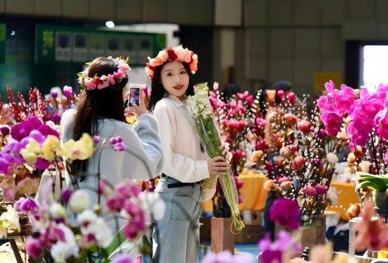 财经聚焦｜“鲜花+”引领消费新风尚(图1)
