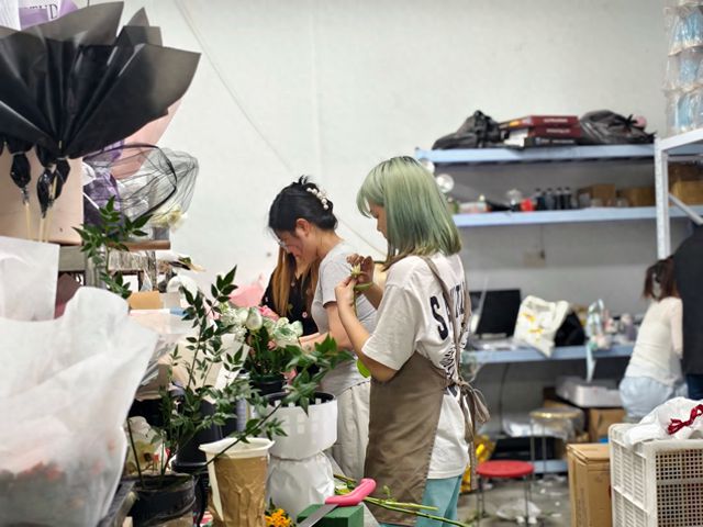 淘宝闪购鲜花订单创新高！母亲节多城商家门店爆单(图1)