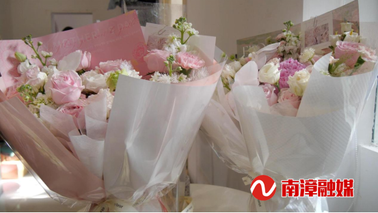 节日催热“鲜花经济”专属定制成“潮选”(图2)