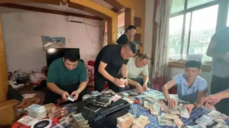 夫妻俩家中合伙印制20多万元假币：每天印多少花多少(图1)
