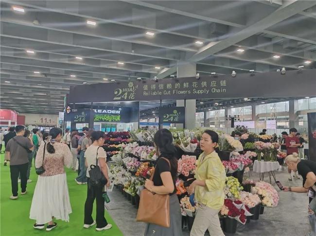 花城新花样!2025亚洲花卉产业博览会暨亚洲花艺及花店展羊城开幕(图1)