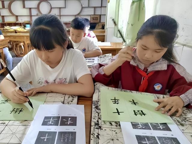 多彩艺课育梦童行——安居一小美术课后服务活动展示(图3)