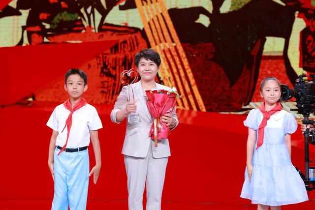 早八条丨吉林省一人当选“感动中国2024年度人物”神舟二十号航天员乘组圆满完成第三次出舱活动(图3)