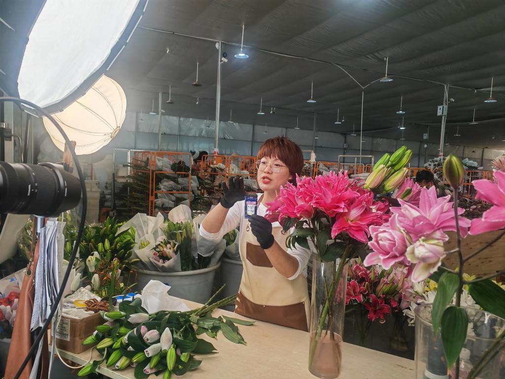 直播电商助力云南“鲜花经济”持续火热(图3)