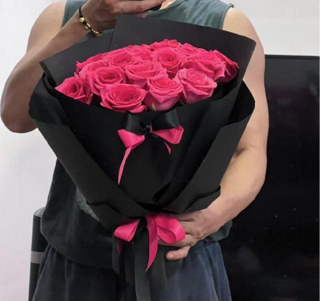 七夕不送玫瑰改送花菜！这一届年轻人“反套路”重新定义浪漫｜封面头条(图1)