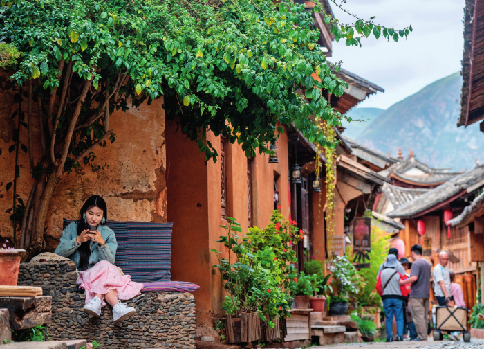 瞭望丨旅居云南正勃兴_新华网(图1)