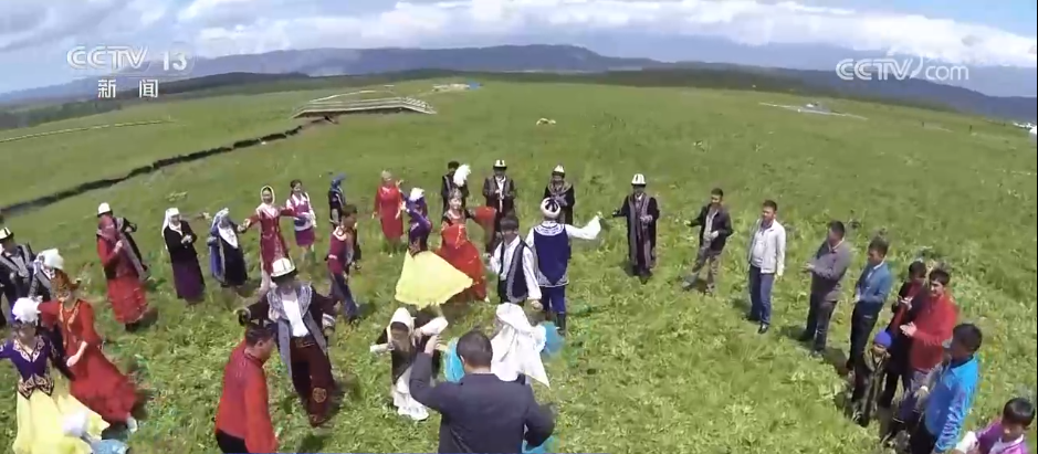 砥砺奋进七十载天山南北谱华章贫困村→小康村各民族携手一心共筑富裕路(图6)