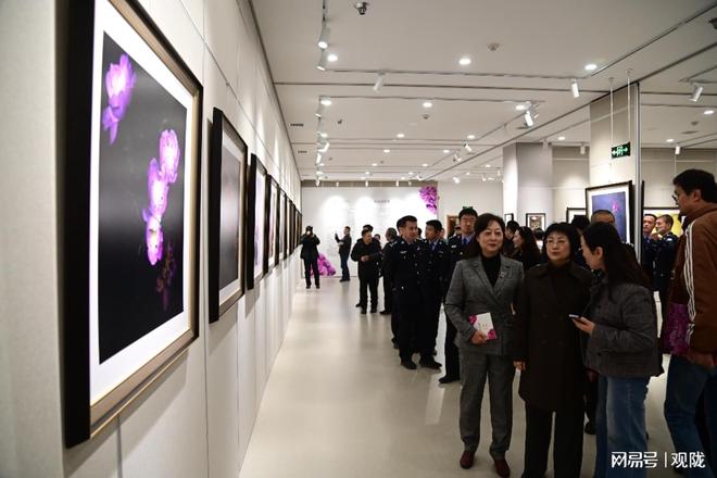 临夏牡丹摄影作品集兰州巡展马健用影像诠释花儿之美(图2)