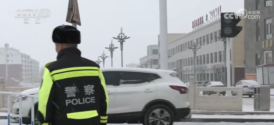 清扫、巡逻、走访……各部门协力应对风雪保障道路畅通与群众生产生活(图8)