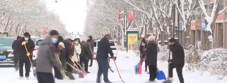 清扫、巡逻、走访……各部门协力应对风雪保障道路畅通与群众生产生活(图13)